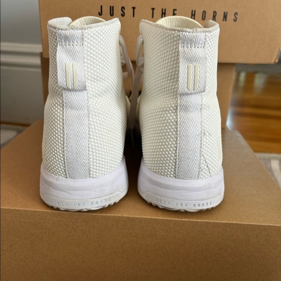 White Nobull Impact Trainer+ men’s 7.5 woman’s 9, excellent used condition! - Picture 3 of 6